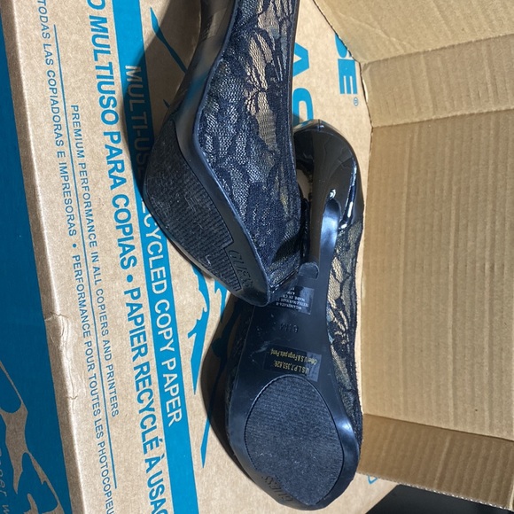 Guess black heels size 6 and 1/2 - Picture 4 of 5